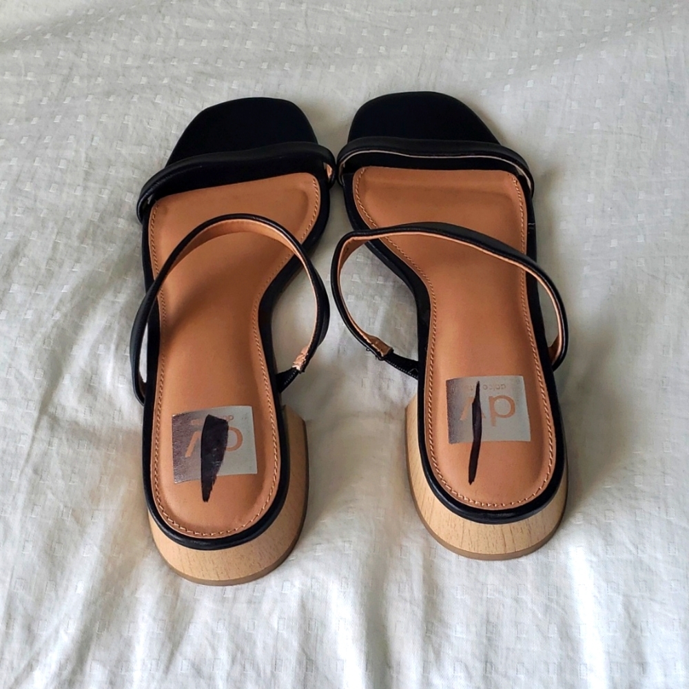 Womens Nadonna Dolce Vita black sandals - size 7